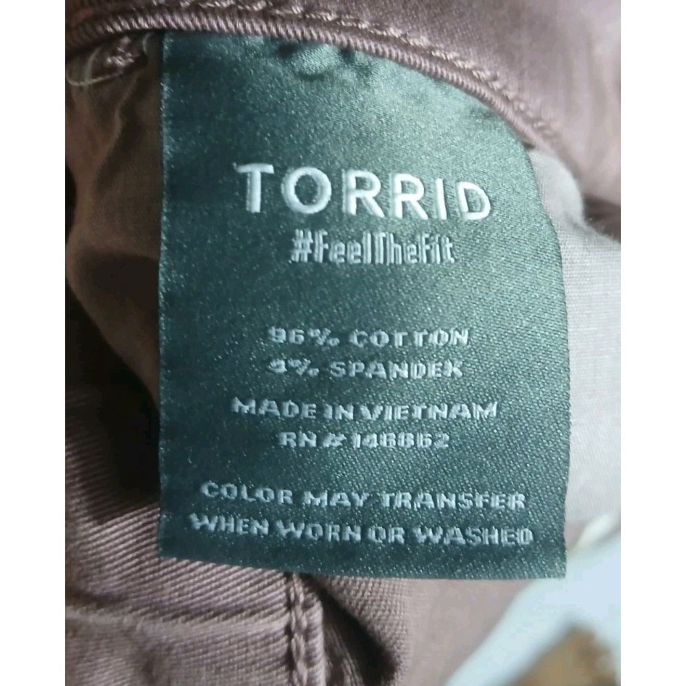 New Torrid 3.5" Pull On Weekend Stretch Twill Cargo Shorts Size 5 5X 28 Pull On - Picture 5 of 9
